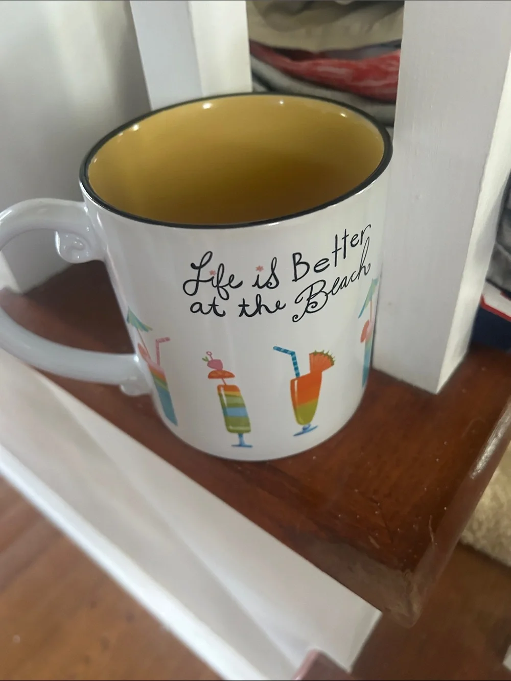 Cracker Barrel White Beach Drink Pattern Coffee Mug with Yellow Interior